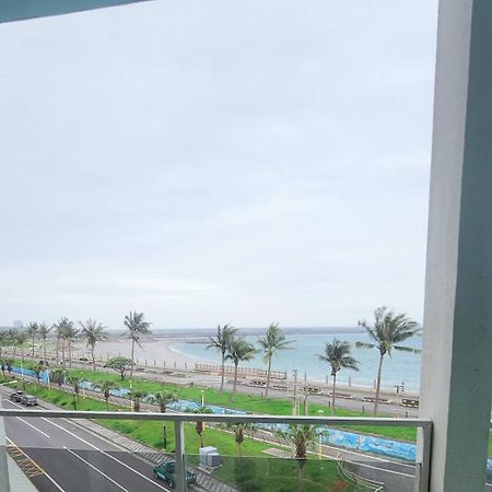 微藍海岸夜市電梯旅宿 Hualien Extérieur photo